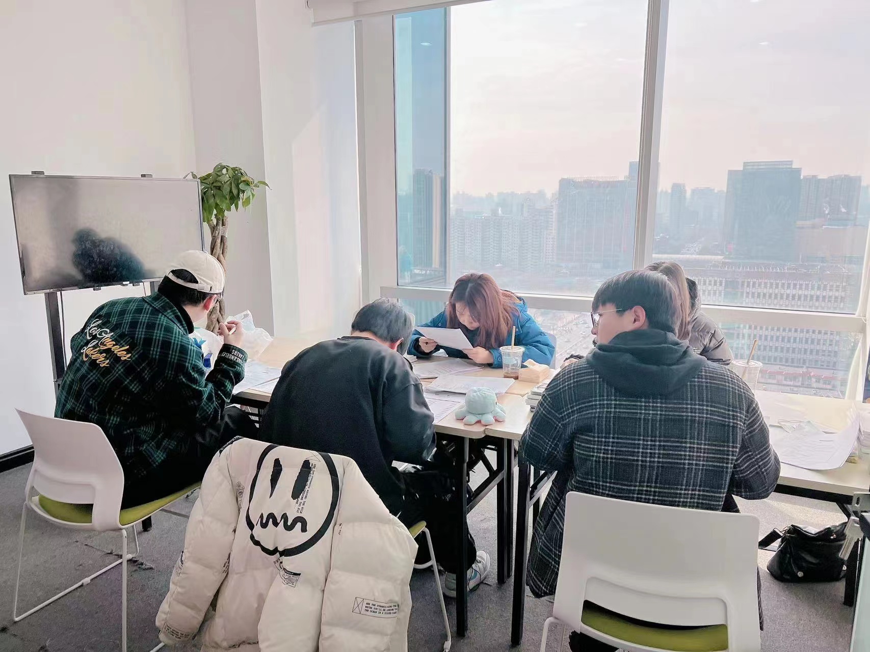 雅思閱讀常見的100個(gè)高頻短語，背完你也能拿高分！